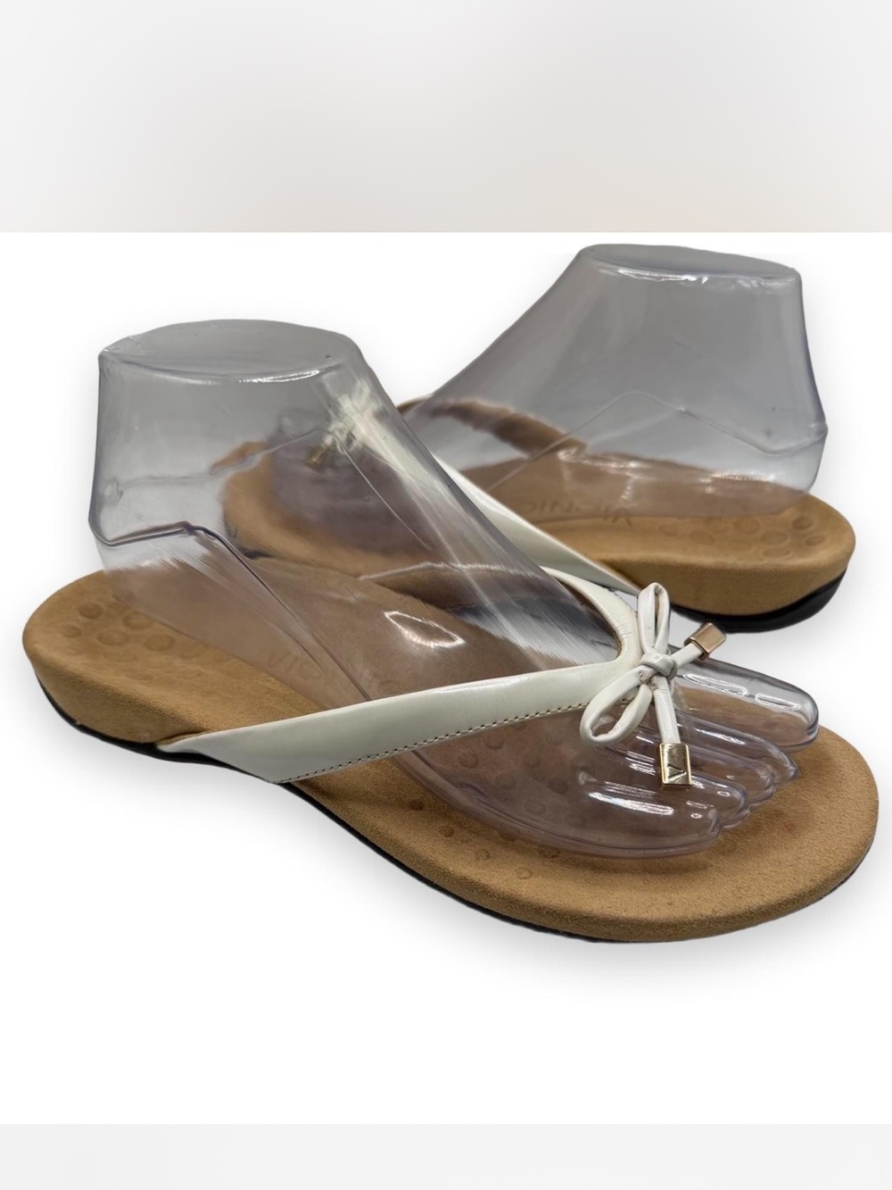 Vionic women’s Bella toe-post sandals